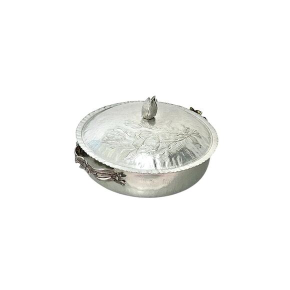 VTG Rodney Kent Hand Hammered Aluminum Bowl with Embossed Tulips & Tulip Handle - Picture 4 of 9